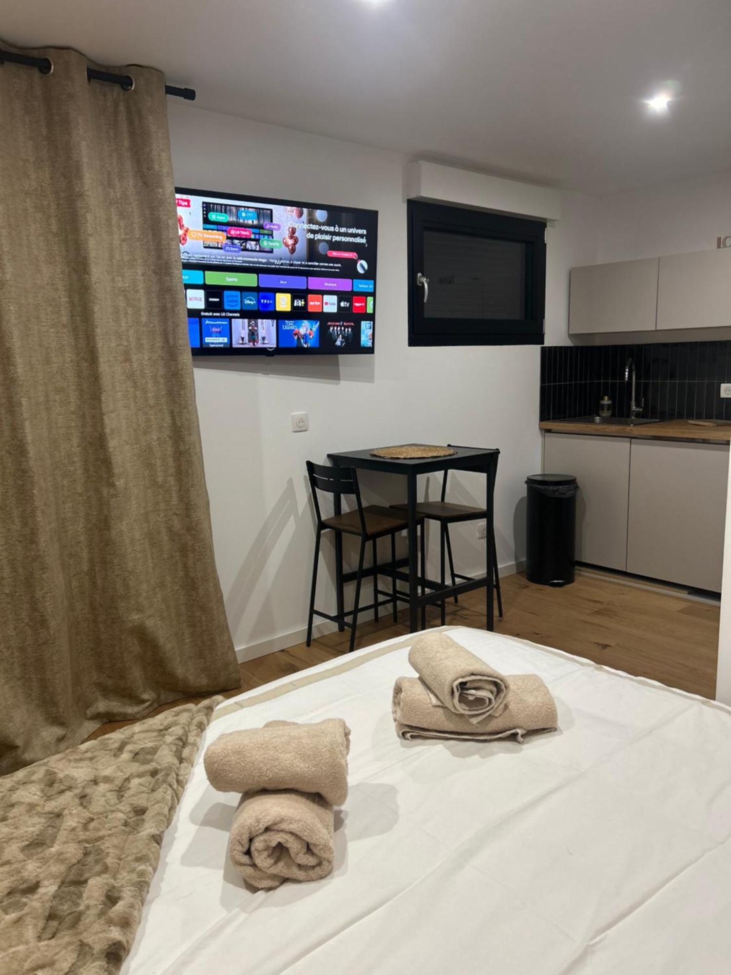 Studio Prestige Avec Terrasse Le Chene Dore Au Coeur Du Centre Touristique Cite Des Loisirs 200 M Du Galaxie,Face Au Snowworld Parking Gratuit Privatif Амневіль Екстер'єр фото